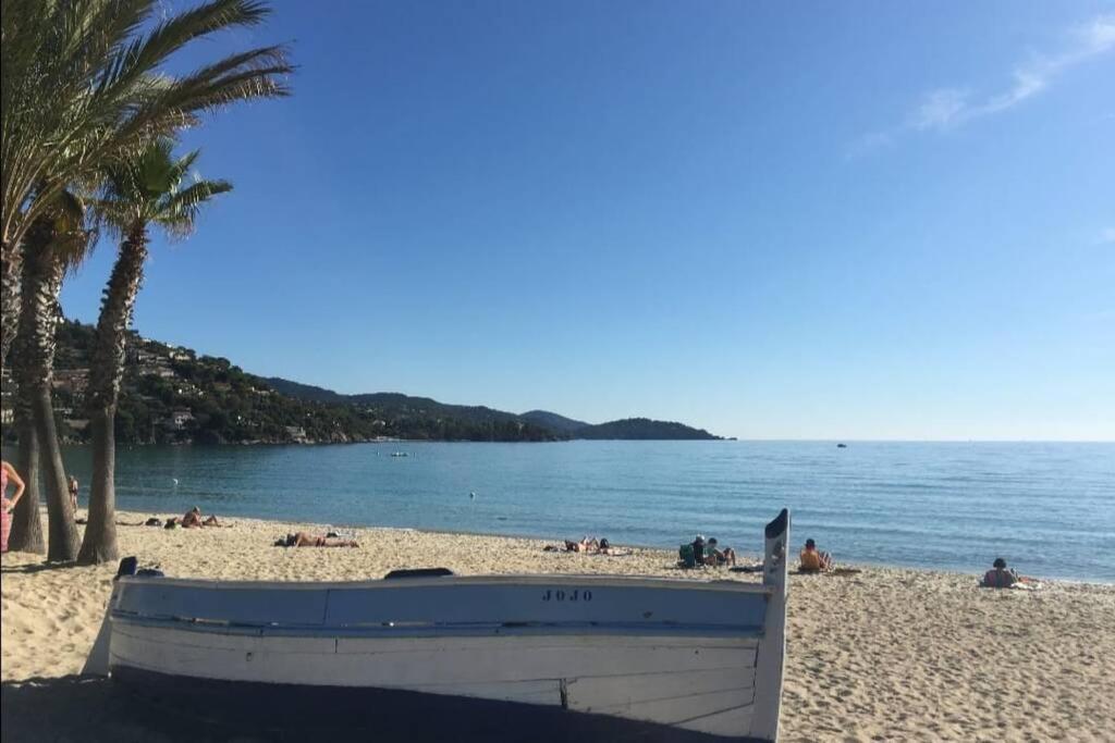 Au Petit Bonheur Vue Mer, Parking, 400M Plage Le Lavandou Dış mekan fotoğraf