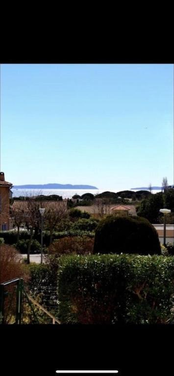Au Petit Bonheur Vue Mer, Parking, 400M Plage Le Lavandou Dış mekan fotoğraf
